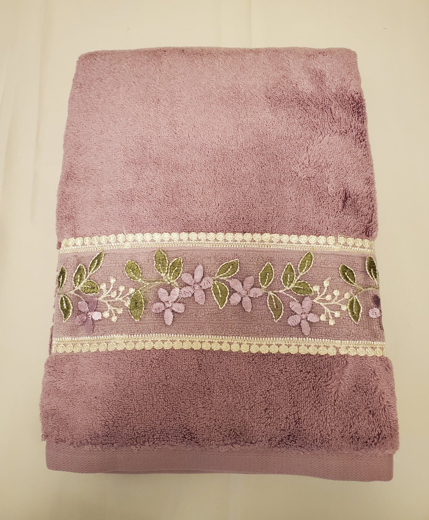 Liz Claiborne 1PC Decorative Bath Towel - Large size. Luxurious Embroidered 100% Certified Cotton. Elegantly soft, fluffy and absorbent.