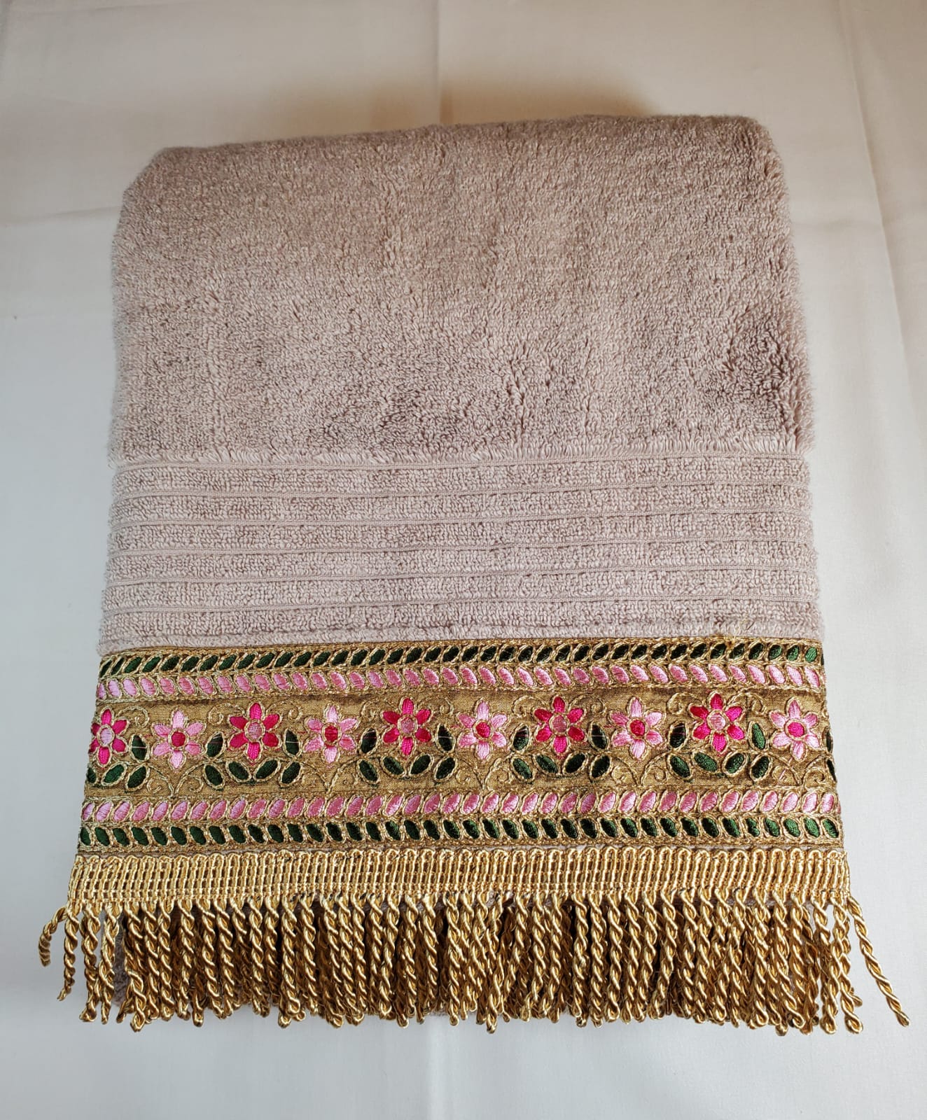 Liz Claiborne 1PC Decorative Bath Towel - Large size. Luxurious Embroidered 100% Certified Cotton. Elegantly soft, fluffy and absorbent.