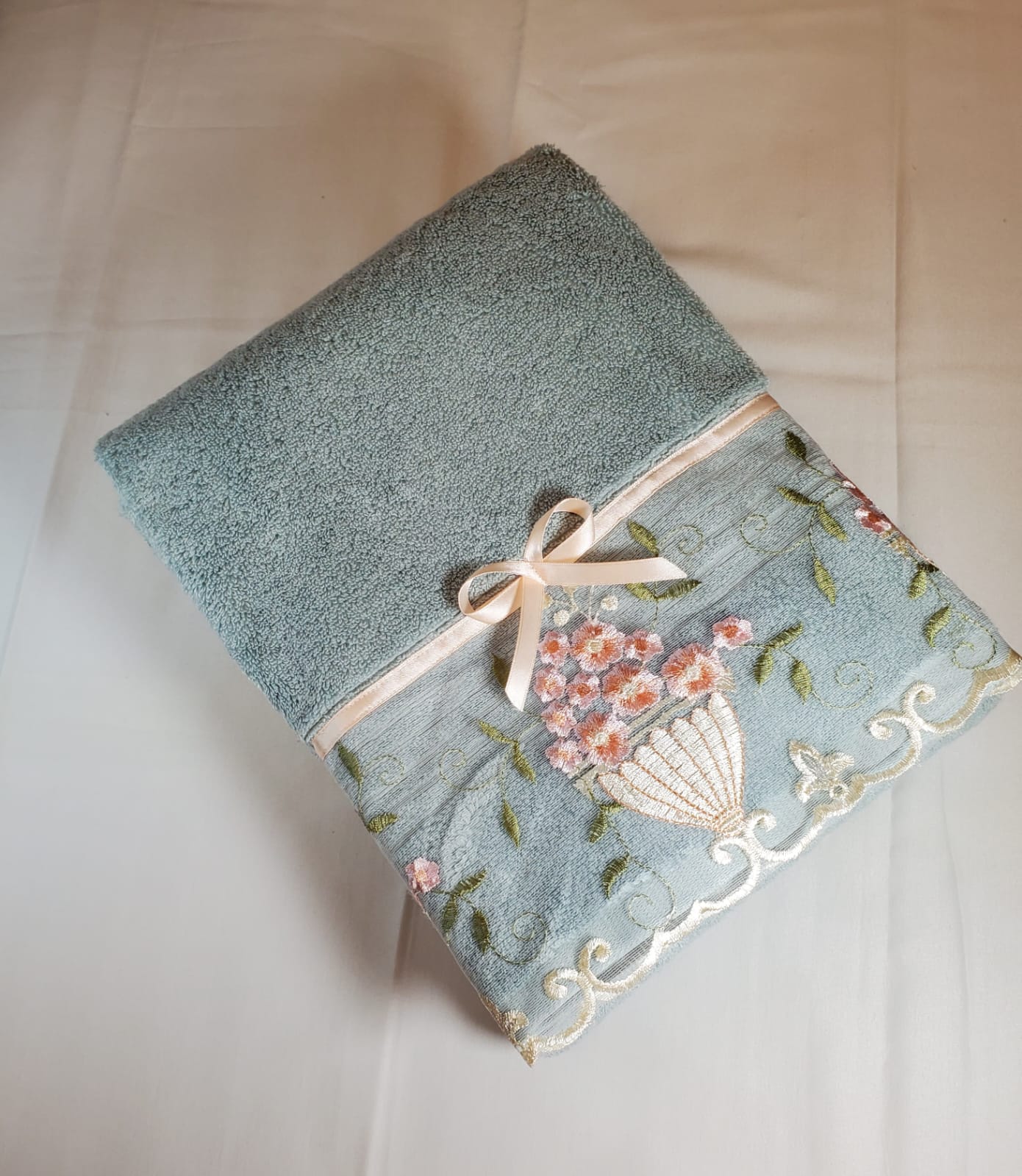 Liz Claiborne 1PC Decorative Bath Towel - Large size. Luxurious Embroidered 100% Certified Cotton. Elegantly soft, fluffy and absorbent.