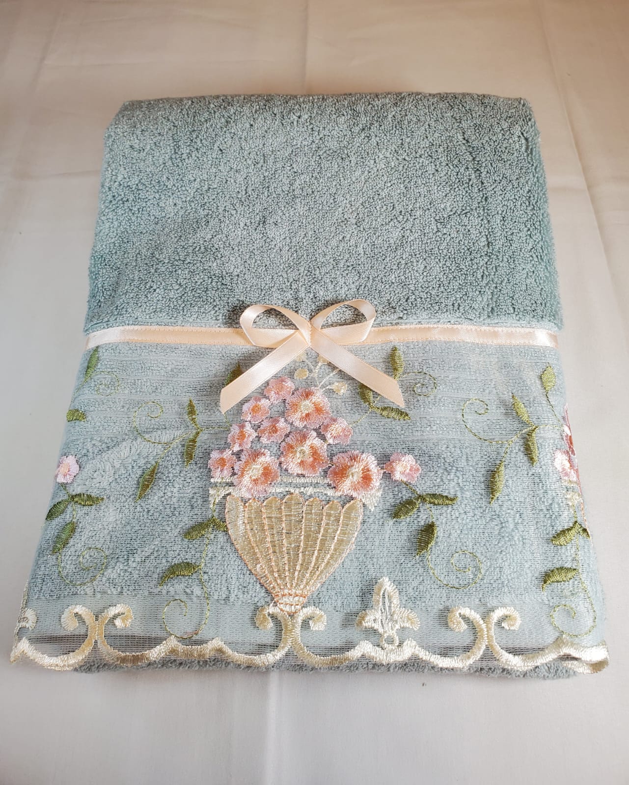 Liz Claiborne 1PC Decorative Bath Towel - Large size. Luxurious Embroidered 100% Certified Cotton. Elegantly soft, fluffy and absorbent.