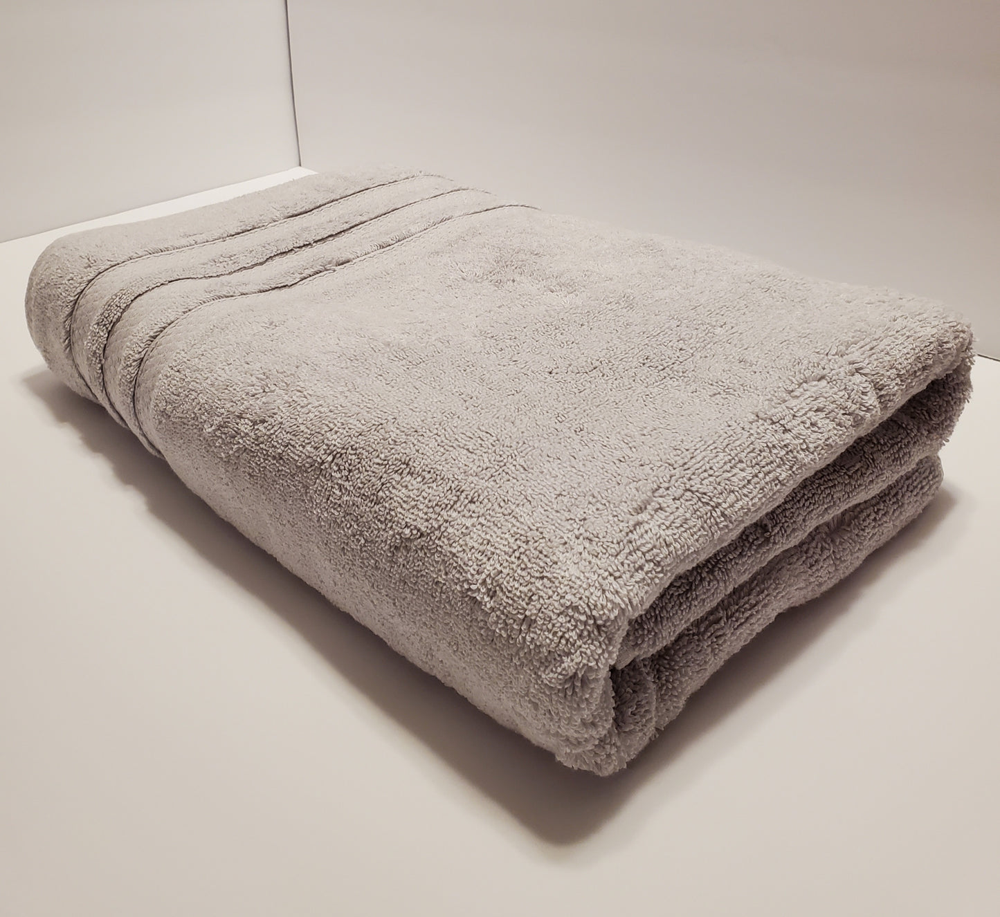 Liz Claiborne Signature Plush Bath Towel
