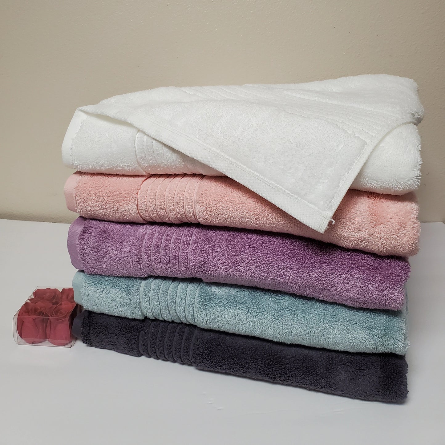 Liz Claiborne Signature Plush Bath Towel
