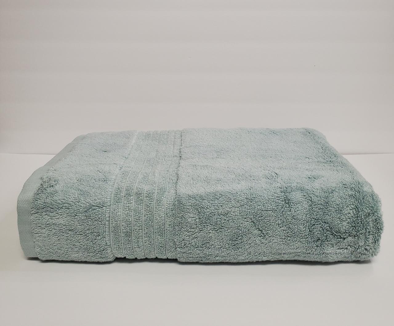 Liz Claiborne Signature Plush Bath Towel