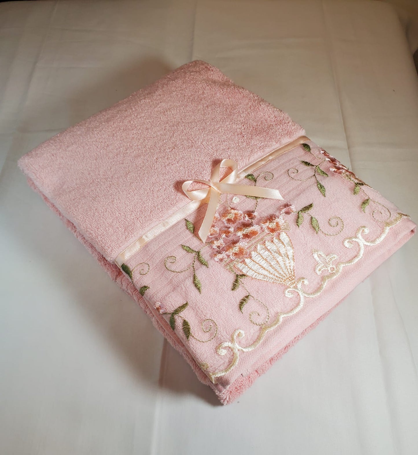 1PC Liz Claiborne Decorative Bath Towel - Large size. Luxurious Embroidered 100% Certified Cotton. Elegantly soft, fluffy and absorbent.