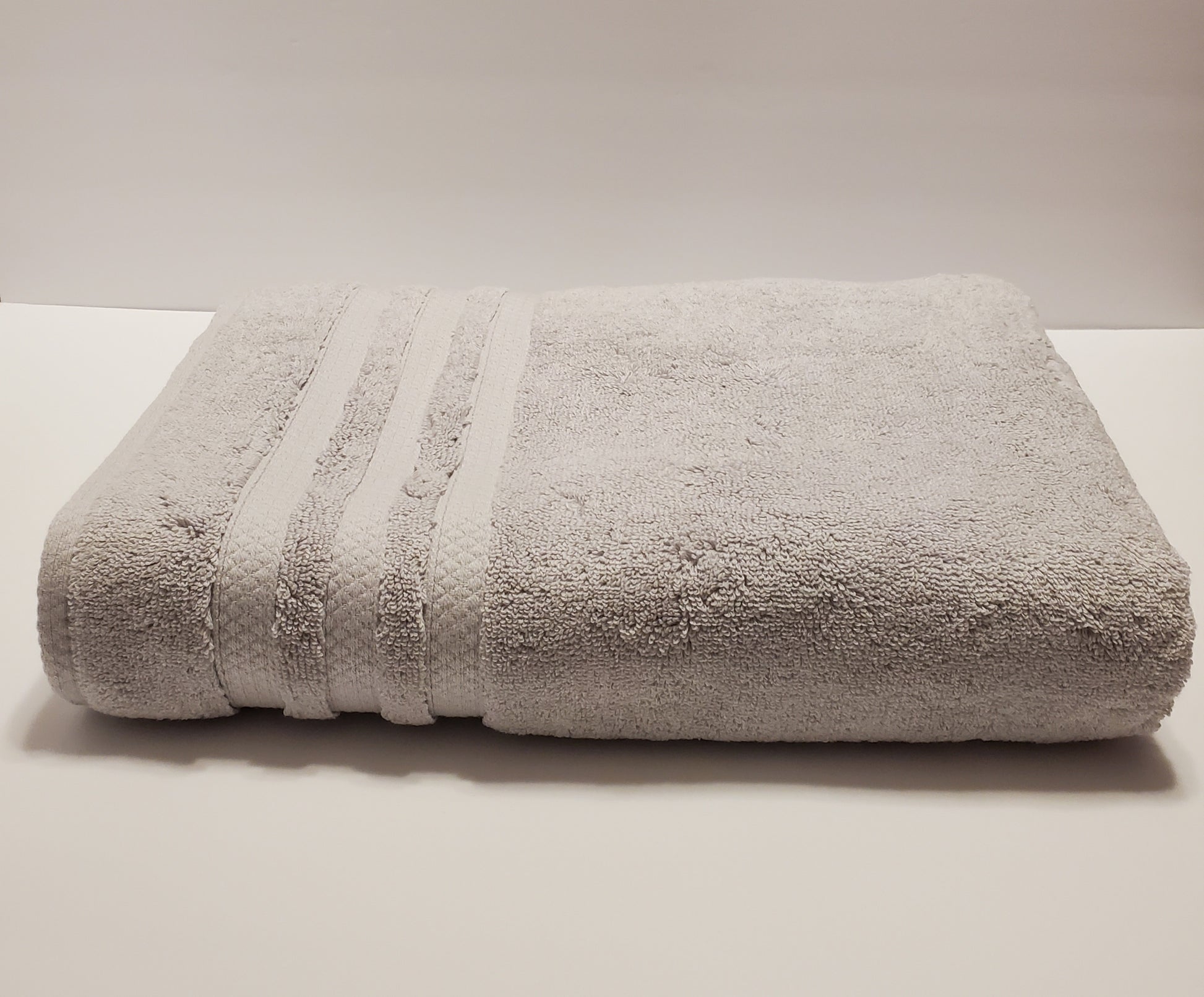 Liz Claiborne Signature Plush Logo Bath Towel