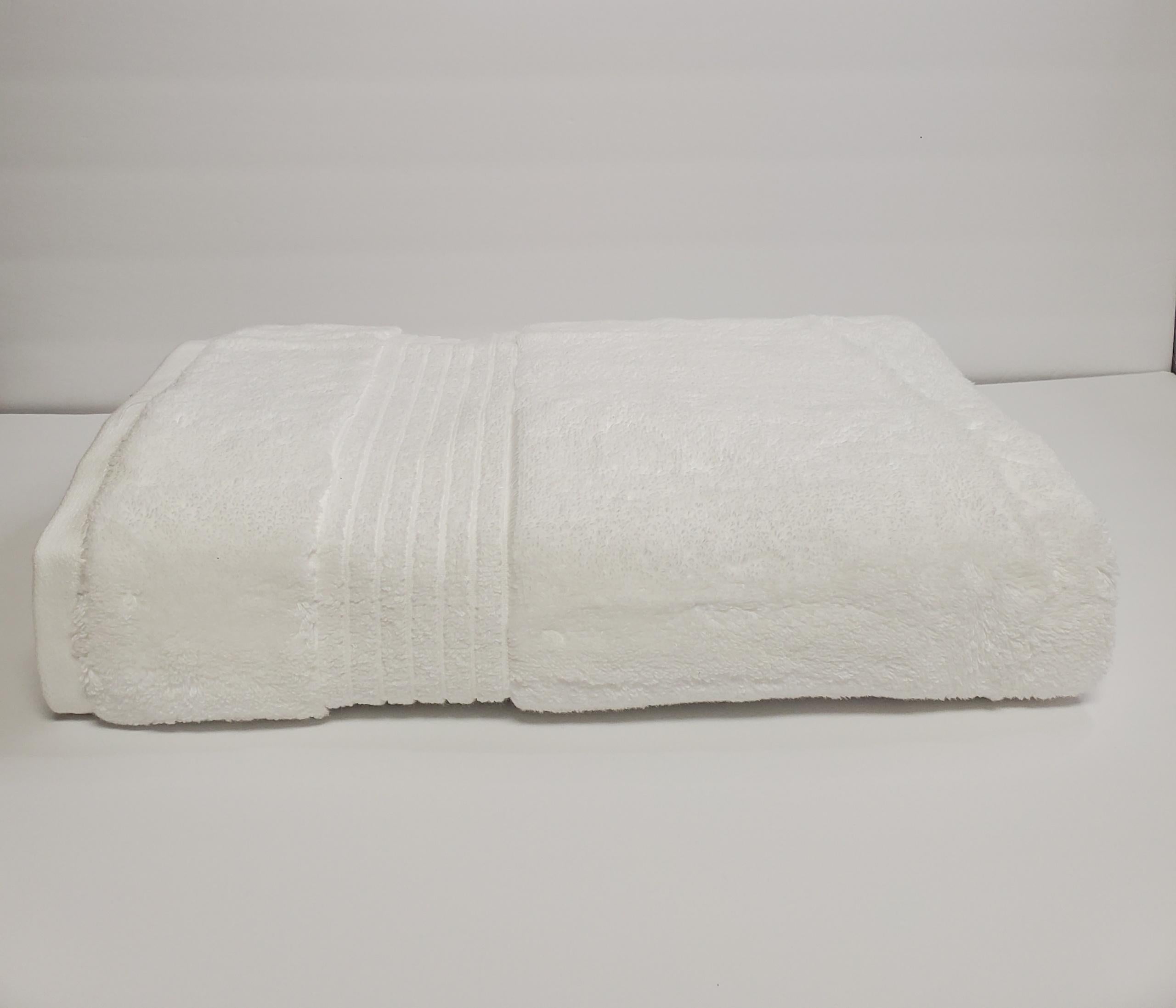 Luxurious Liz Claiborne Signature Plush Bath Towels